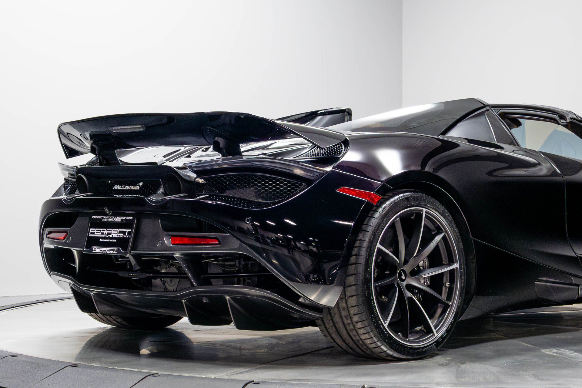 Used 2019 McLaren 720S Luxury RWD image 16