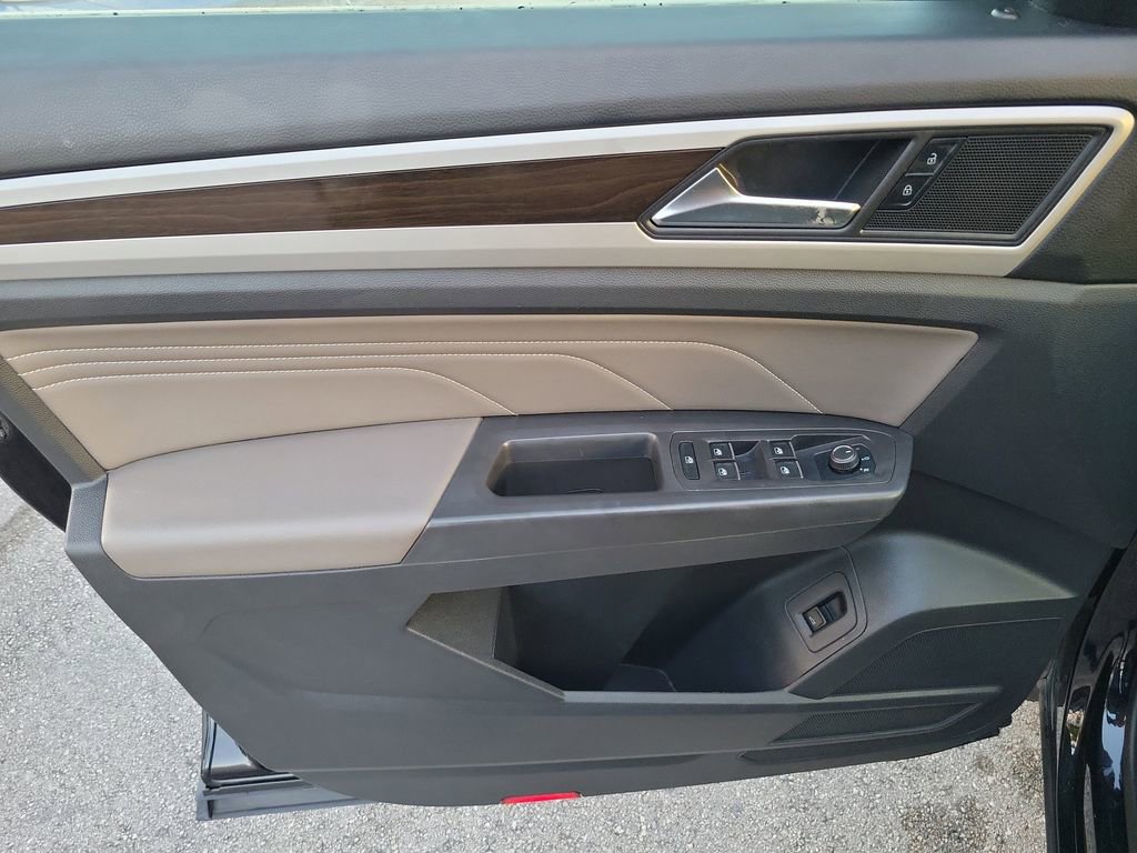 Used 2023 Volkswagen Atlas SE w/ Panoramic Sunroof Package image 16