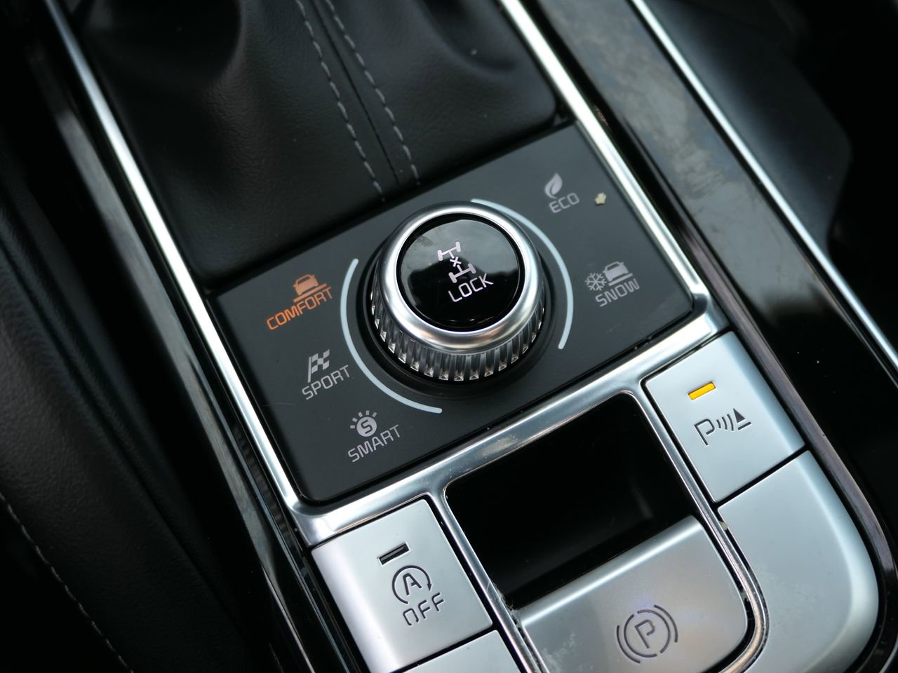 Used 2025 Kia Telluride AWD image 27