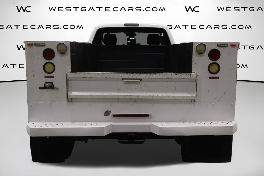 Used 2016 Ford F550 2WD Regular Cab Super Duty image 4