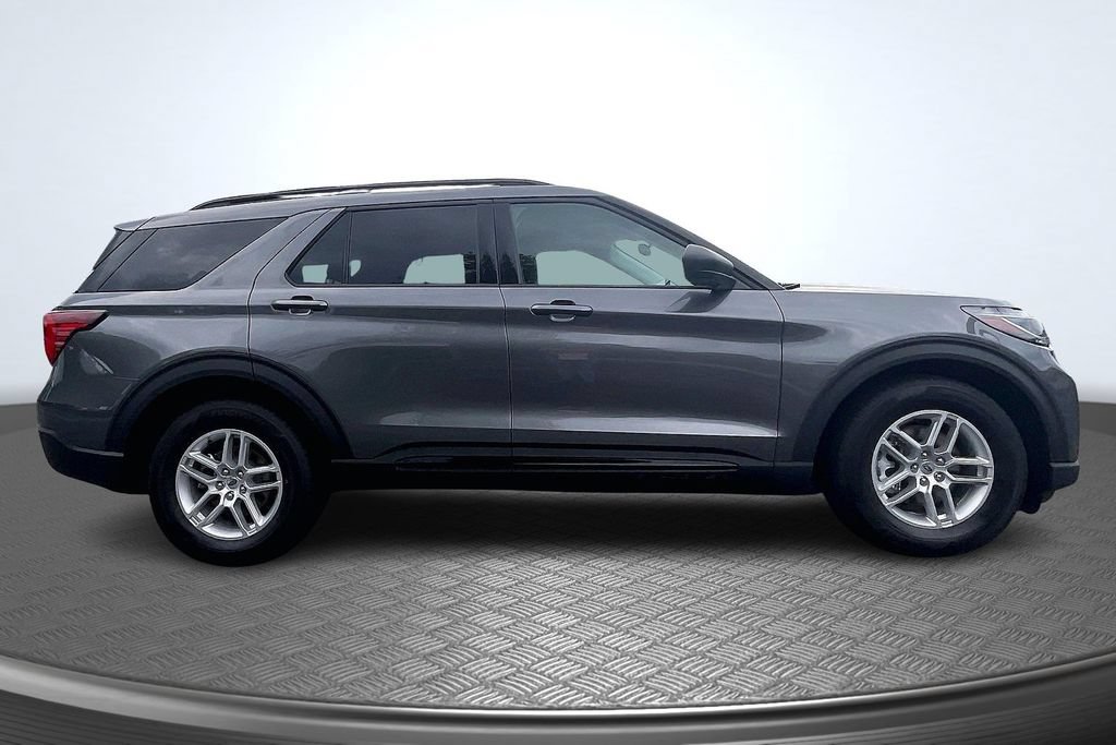 Used 2026 Ford Explorer Active w/ Active Comfort Package RWD image 4