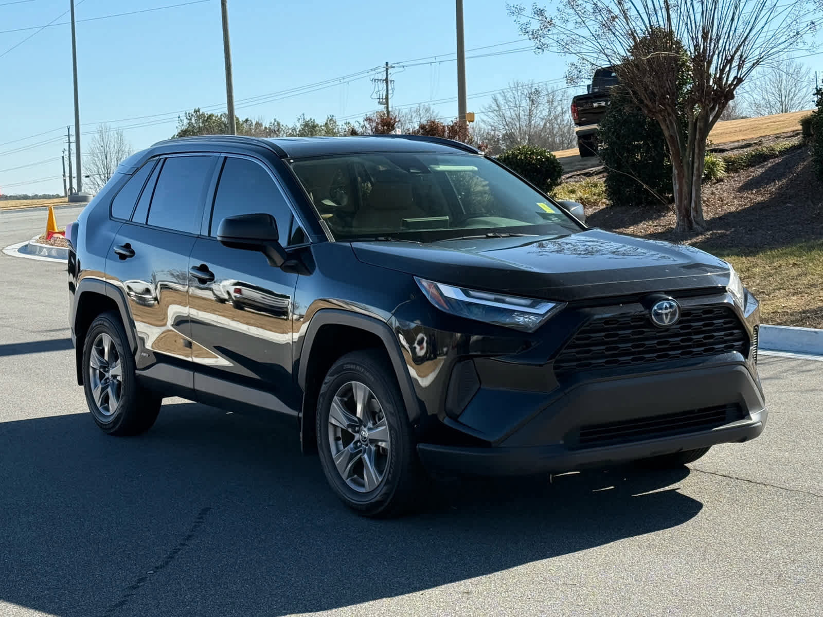 Used 2024 Toyota RAV4 LE image 8