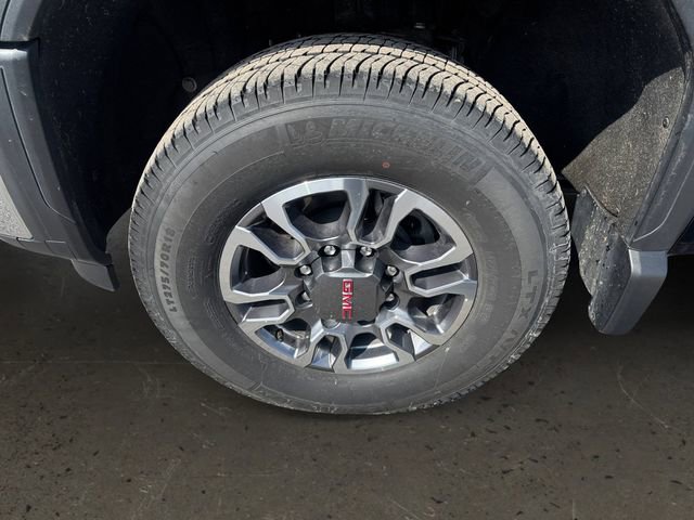 Used 2025 GMC Sierra 2500 SLE w/ SLE Value Package; image 9