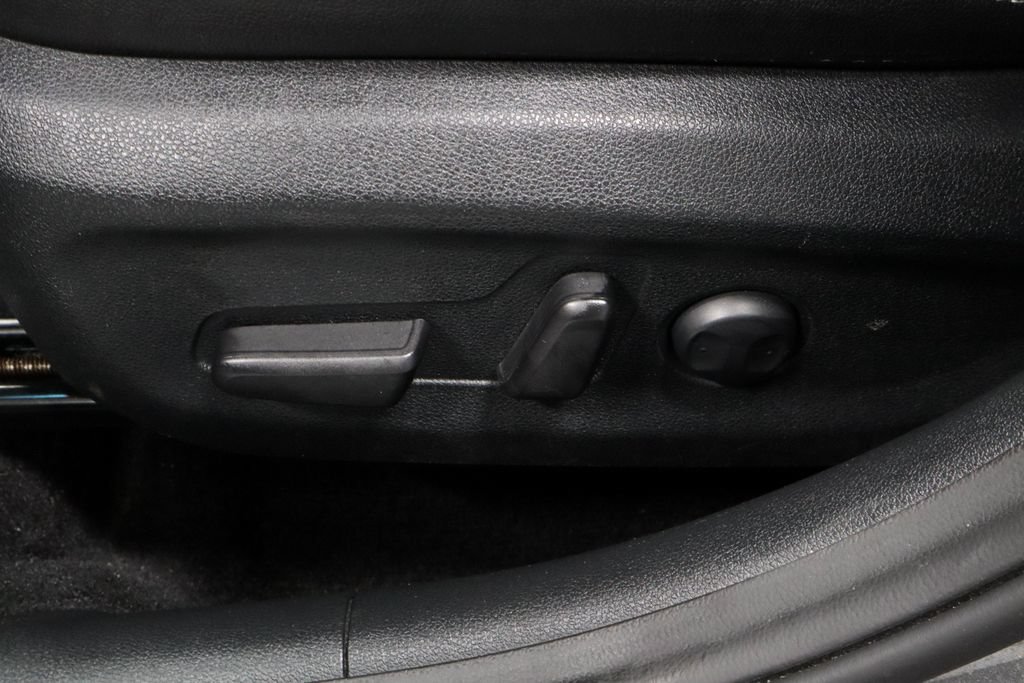 Used 2018 Kia Niro Touring FWD image 25