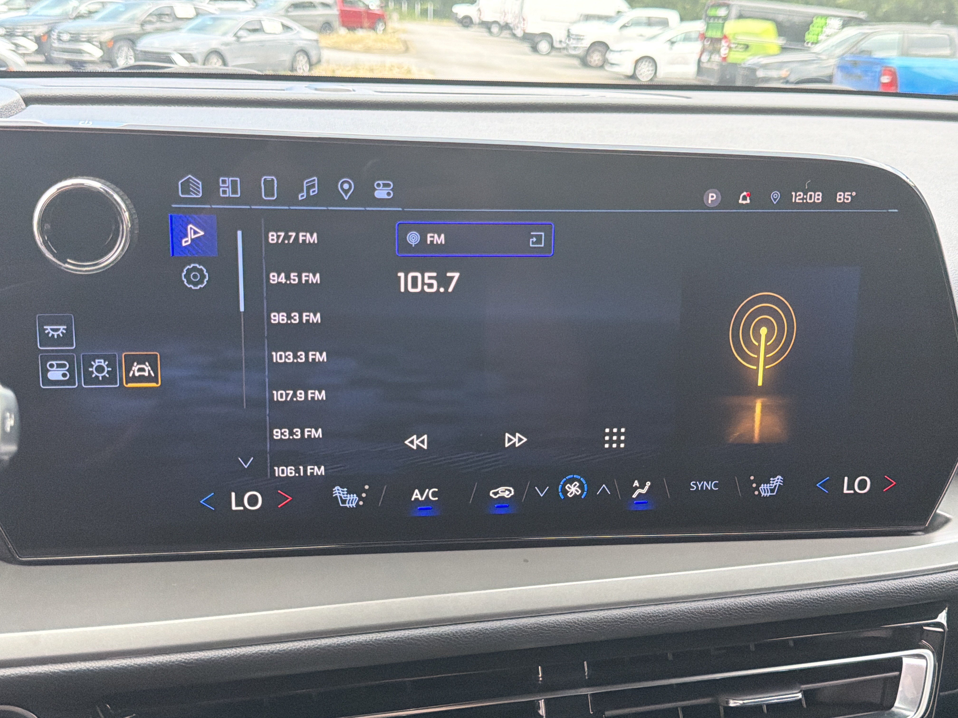 Used 2025 Chevrolet Traverse LT FWD image 34