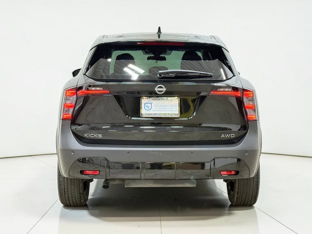 Used 2025 Nissan Kicks SV AWD/4WD image 17