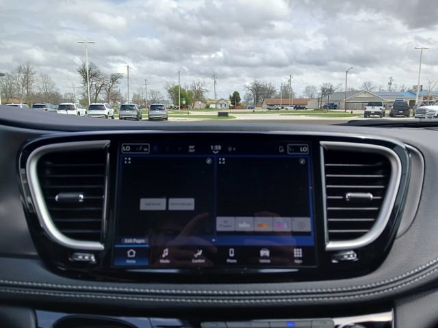 New 2026 Chrysler Pacifica Select AWD/4WD image 31
