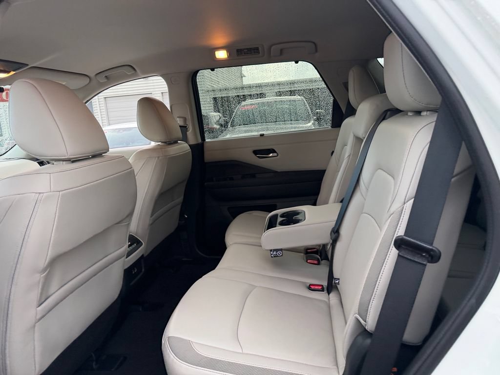 Certified 2024 Nissan Pathfinder SL FWD image 12