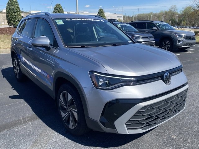 Used 2025 Volkswagen Taos SE video 1
