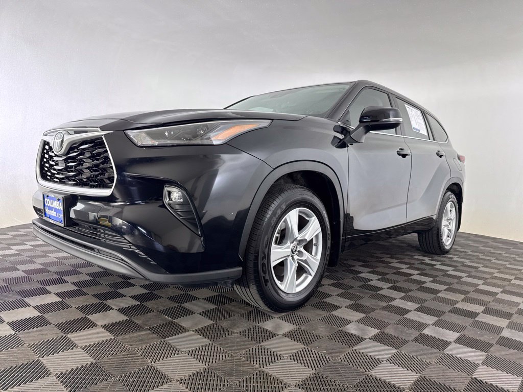 Used 2024 Toyota Highlander LE AWD/4WD image 4