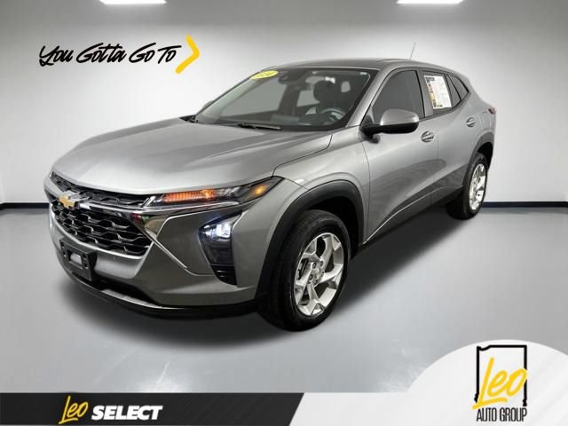 Used 2024 Chevrolet Trax LS w/ LS Convenience Package FWD image 1