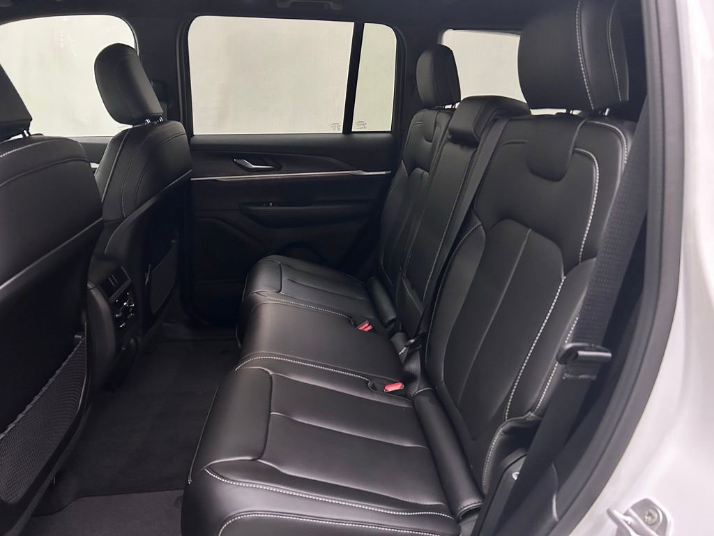 New 2025 Jeep Grand Cherokee Limited w/ Black Appearance Package image 14