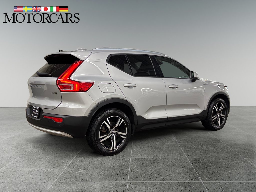 Certified 2023 Volvo XC40 B5 Core AWD/4WD image 3