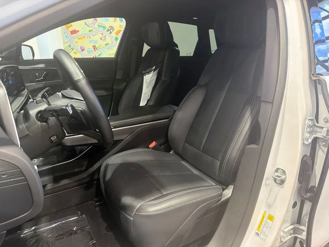 Used 2024 Cadillac Lyriq Sport AWD/4WD image 14