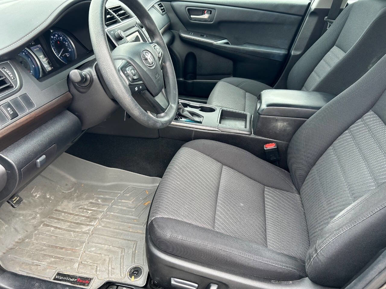 Used 2016 Toyota Camry LE image 14