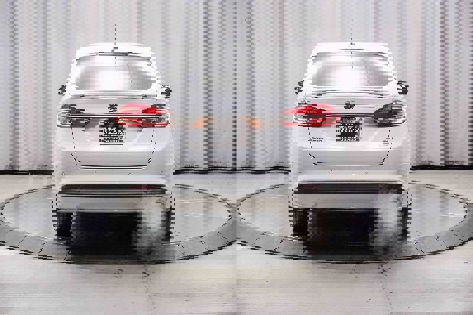 Used 2018 Ford Fusion SE w/ Equipment Group 201A image 3