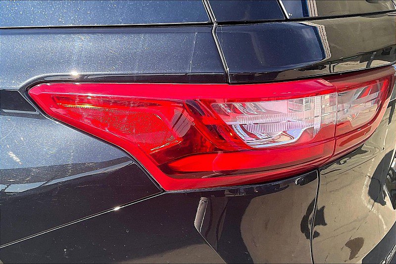 Used 2020 Chevrolet Traverse LS AWD/4WD image 23