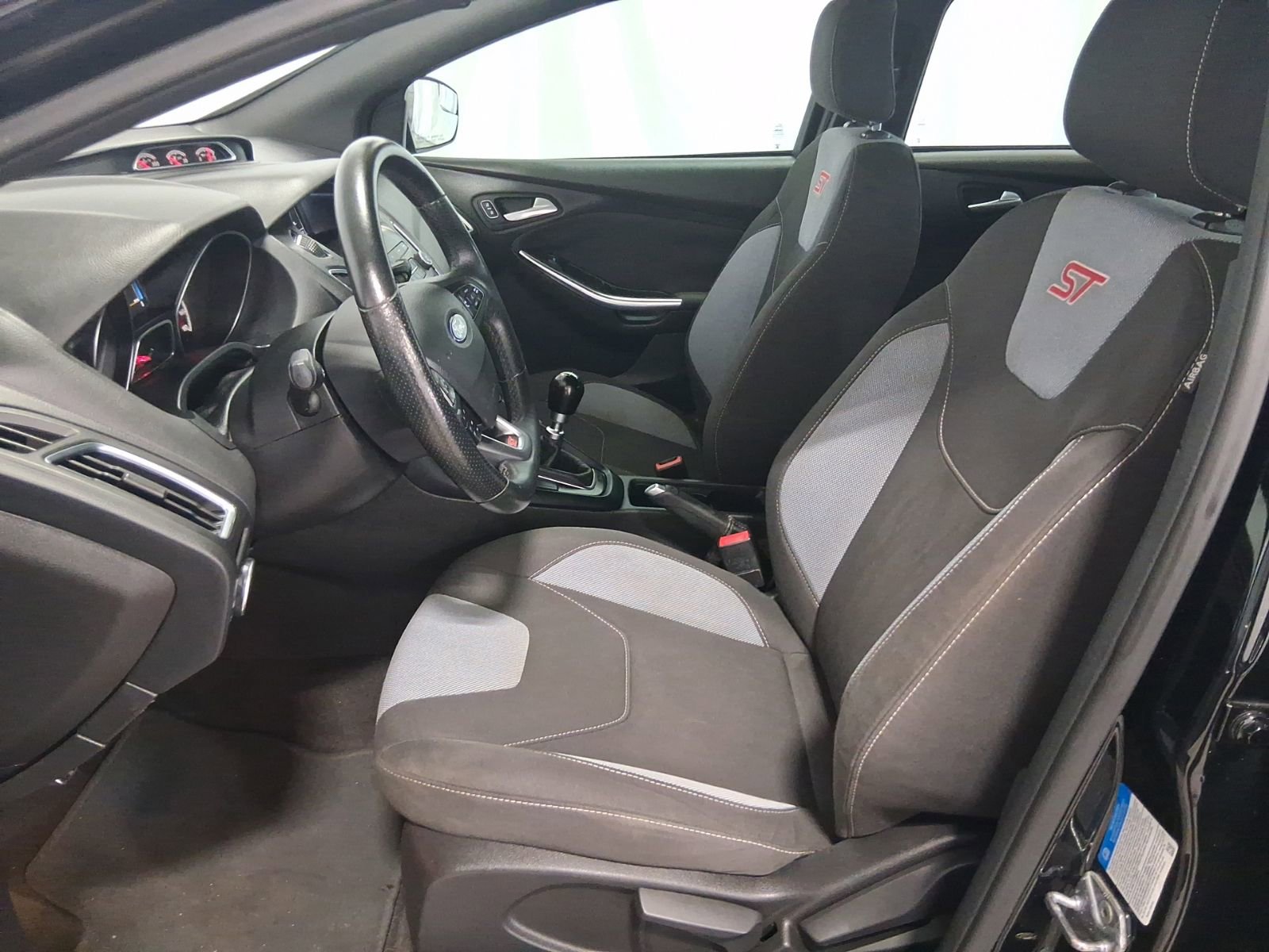 Used 2018 Ford Focus ST FWD image 14
