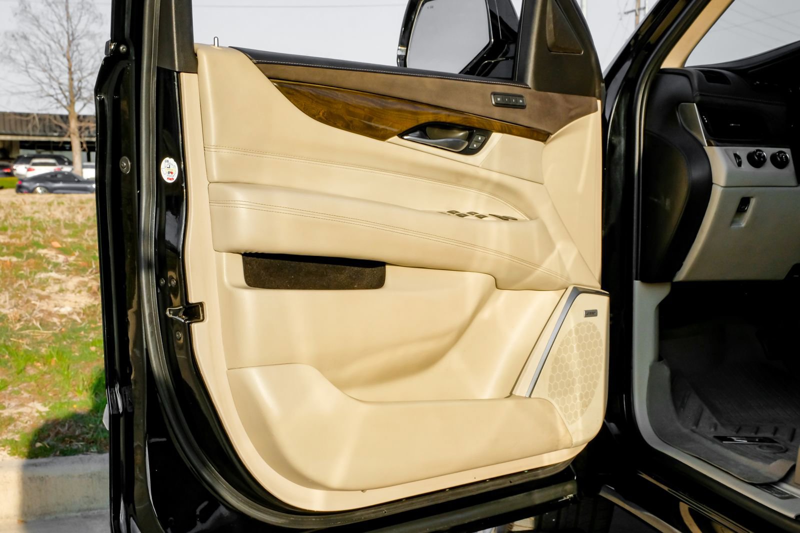 Used 2019 Cadillac Escalade ESV Premium Luxury AWD/4WD image 45
