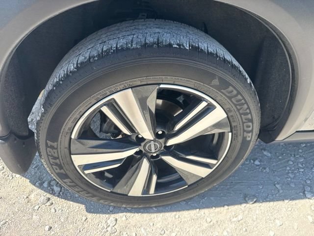 Used 2025 Nissan Rogue SL AWD/4WD image 25