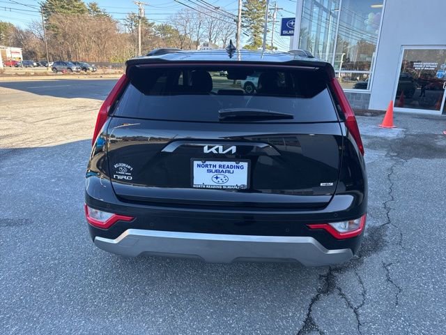 Used 2024 Kia Niro SX image 4