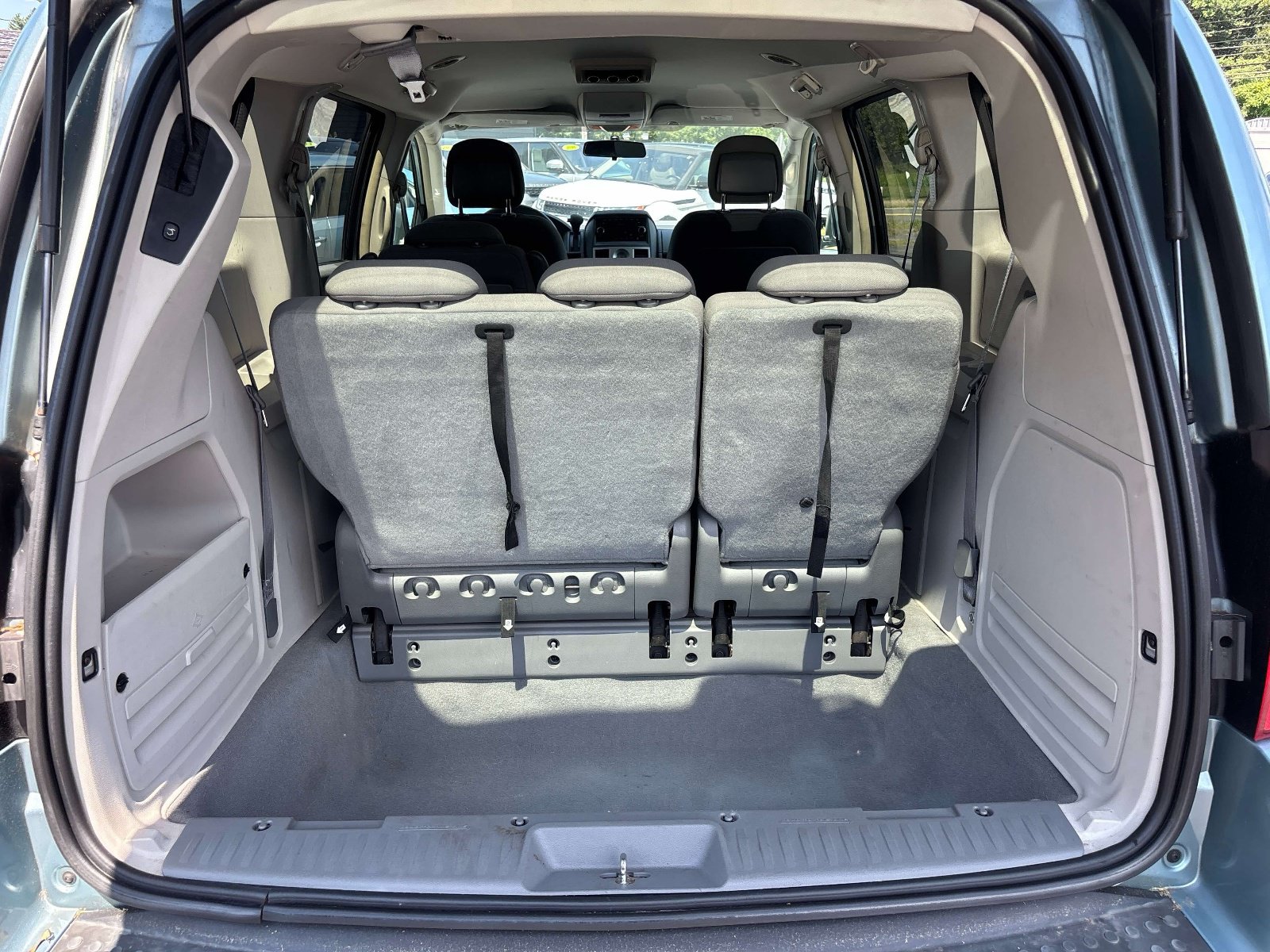 Used 2010 Chrysler Town & Country LX w/ PWR Convenience Group FWD image 14