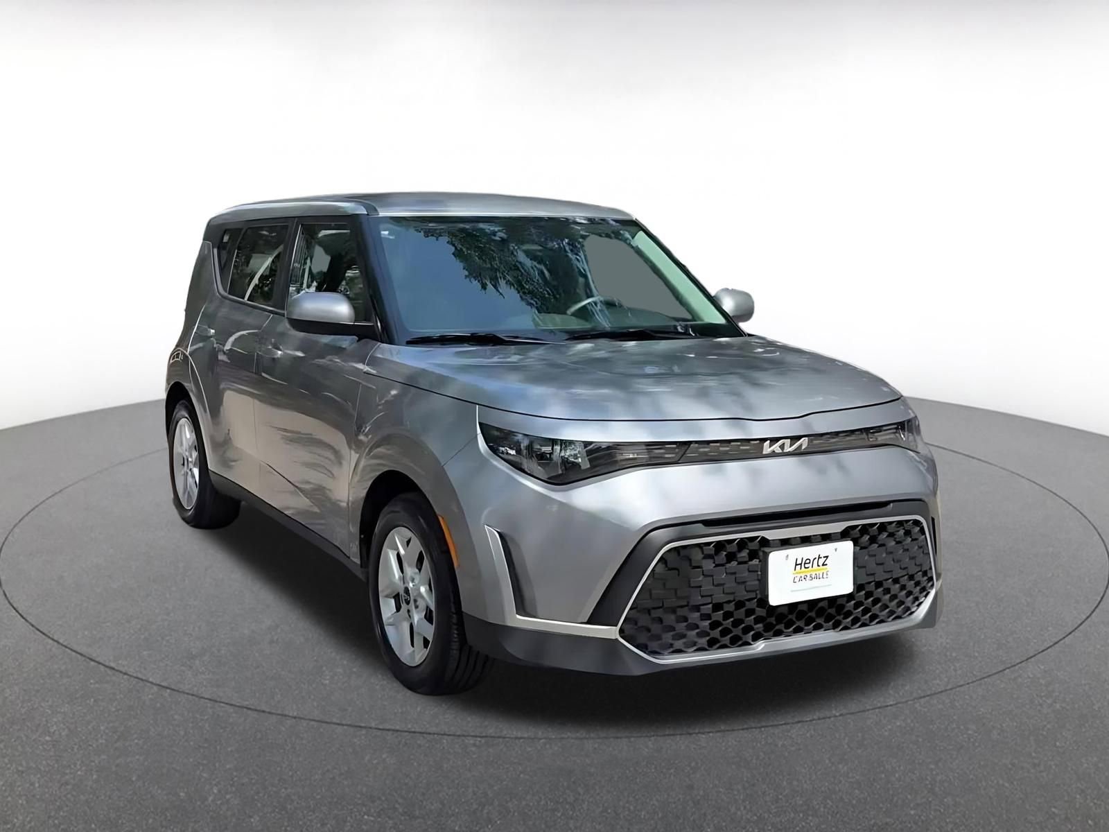 Used 2025 Kia Soul LX w/ LX Technology Package FWD image 3