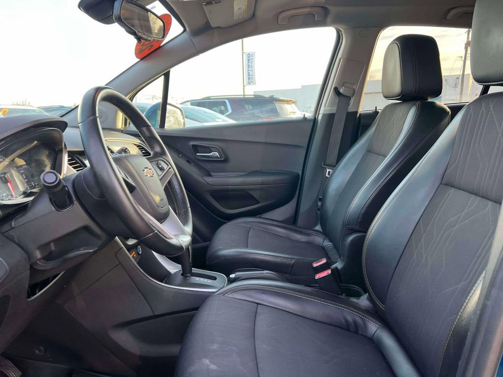 Used 2019 Chevrolet Trax LT w/ LT Convenience Package FWD image 17