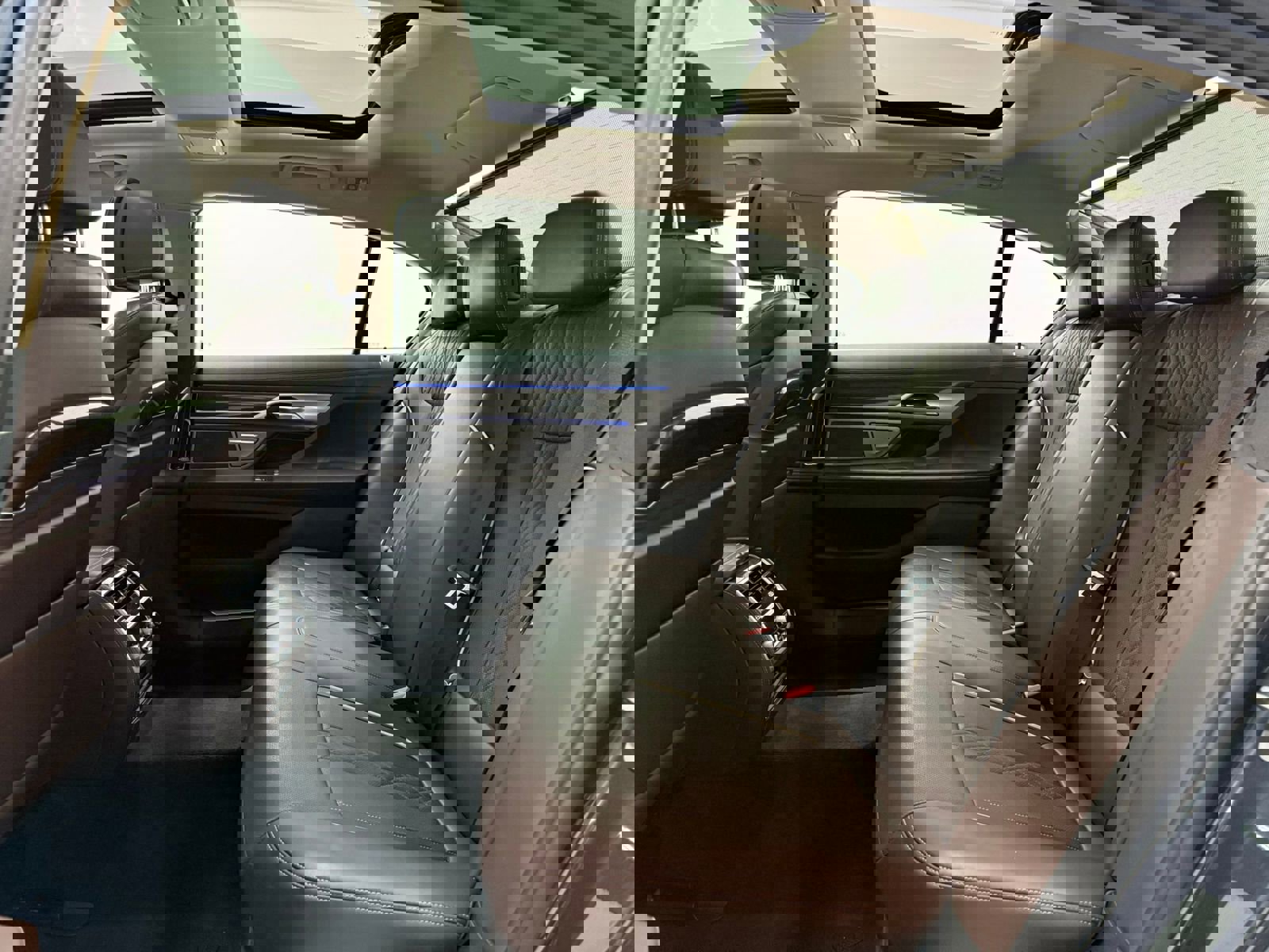 Used 2020 BMW 750i xDrive image 30