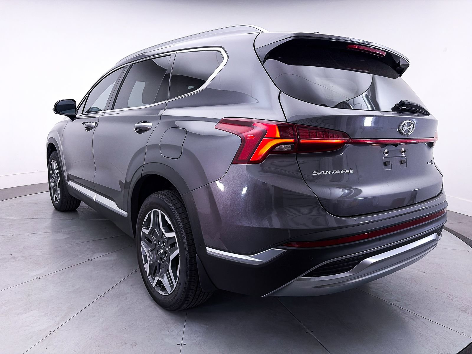 Used 2023 Hyundai Santa Fe Limited AWD/4WD image 14