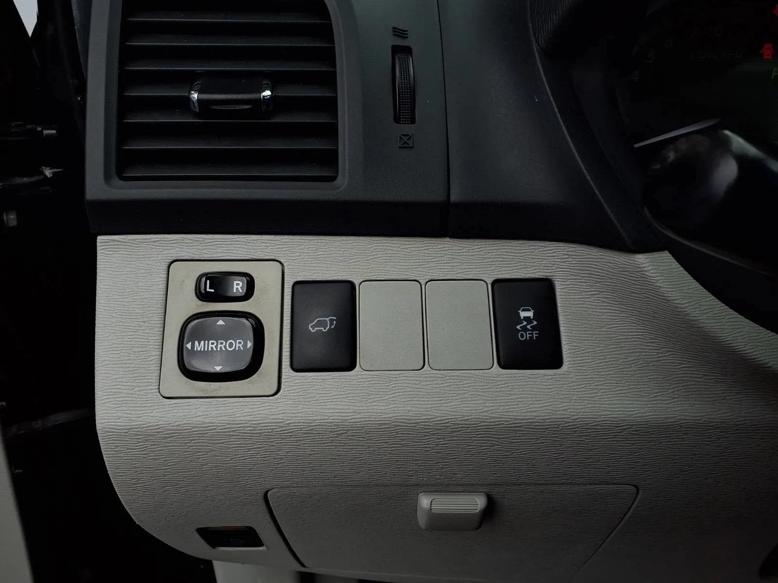 Used 2011 Toyota Venza w/ Premium Pkg #2 FWD image 14