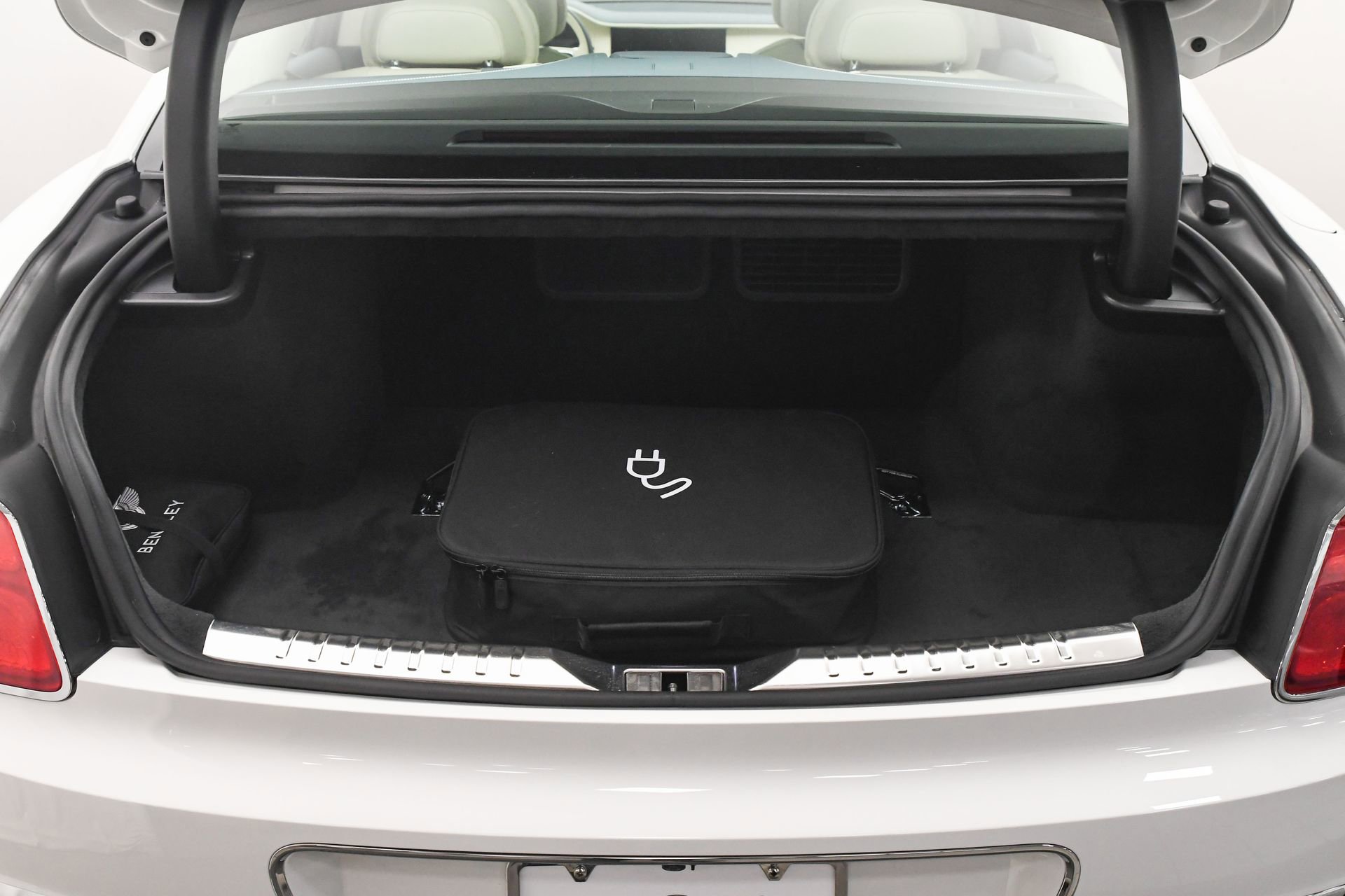 New 2026 Bentley Flying Spur Plug-In Hybrid image 11