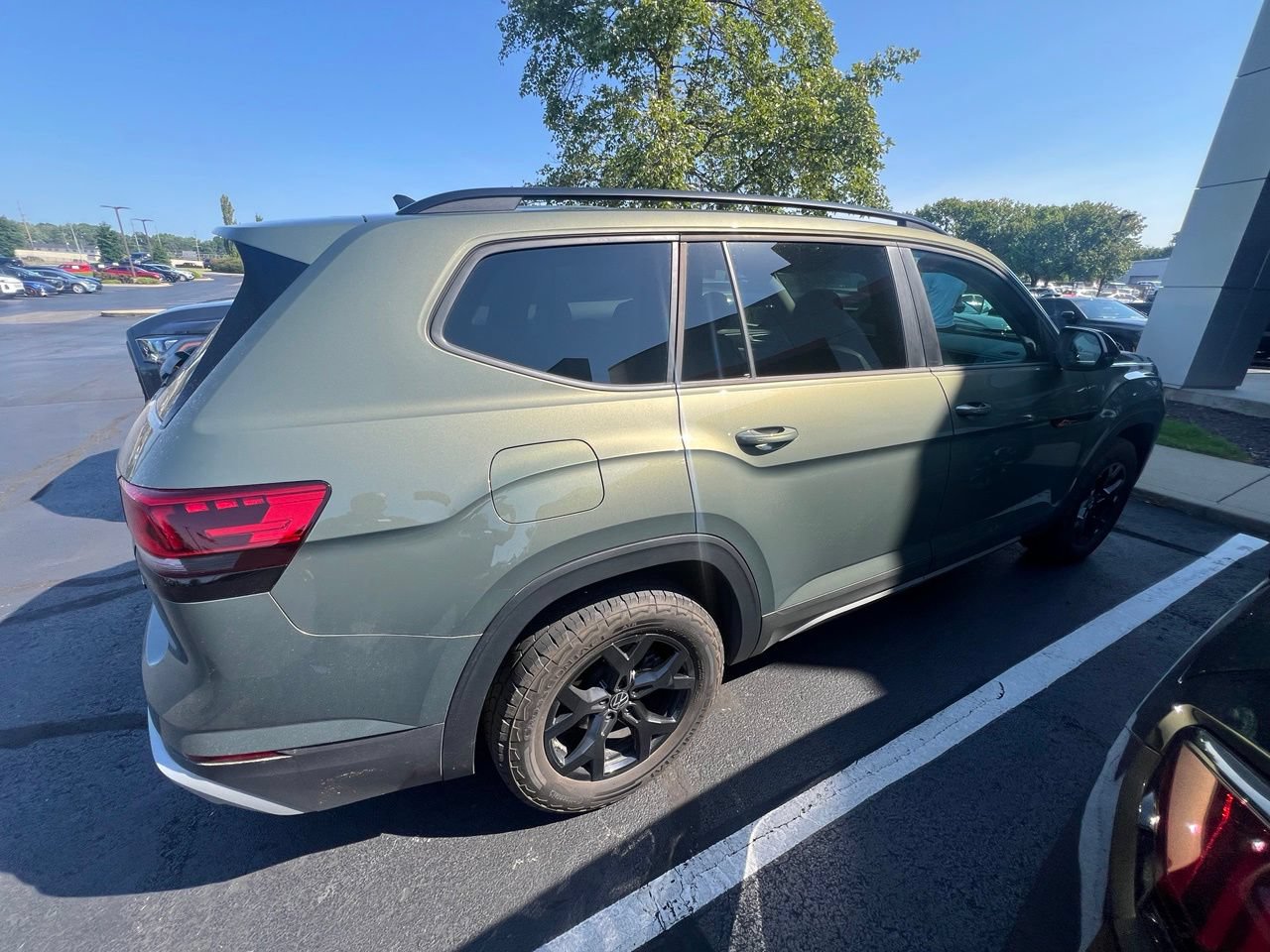 Used 2024 Volkswagen Atlas Peak Edition SE AWD/4WD image 8