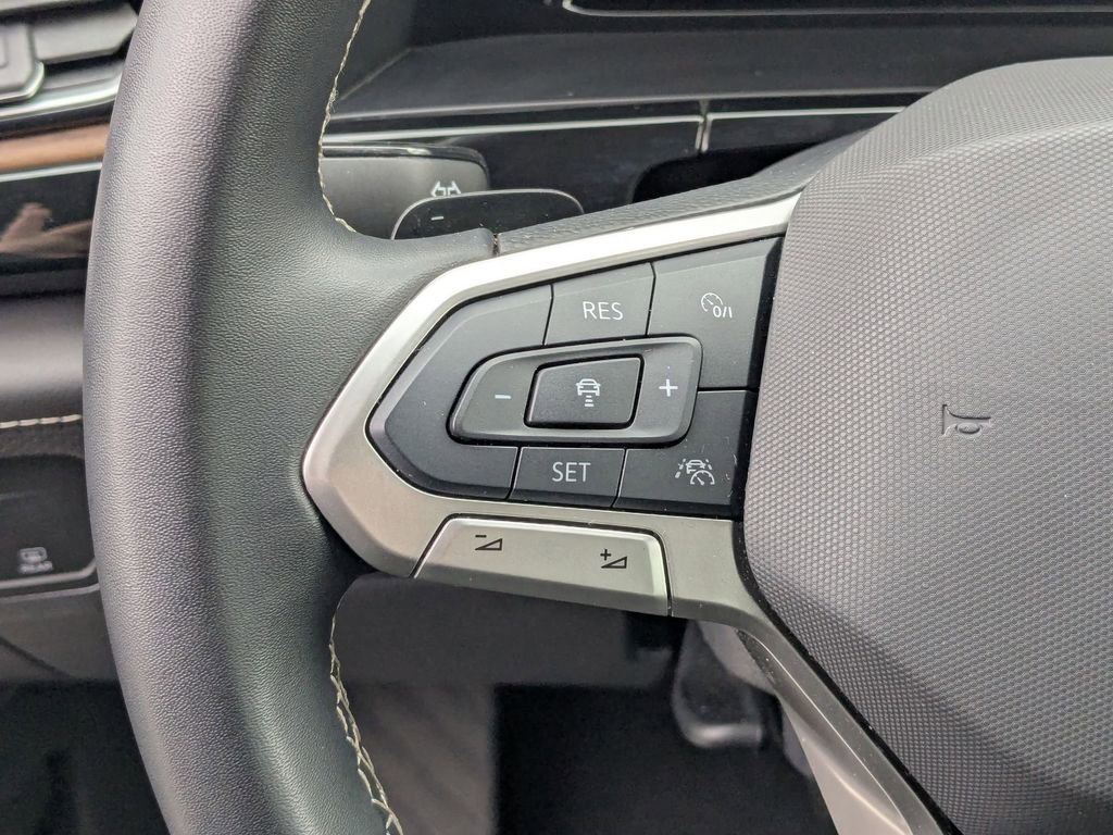 Used 2025 Volkswagen Atlas SE image 18