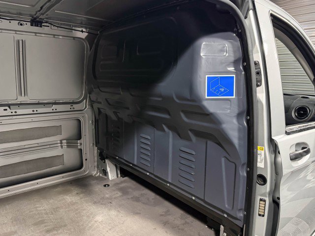 Used 2020 Mercedes-Benz Metris image 11