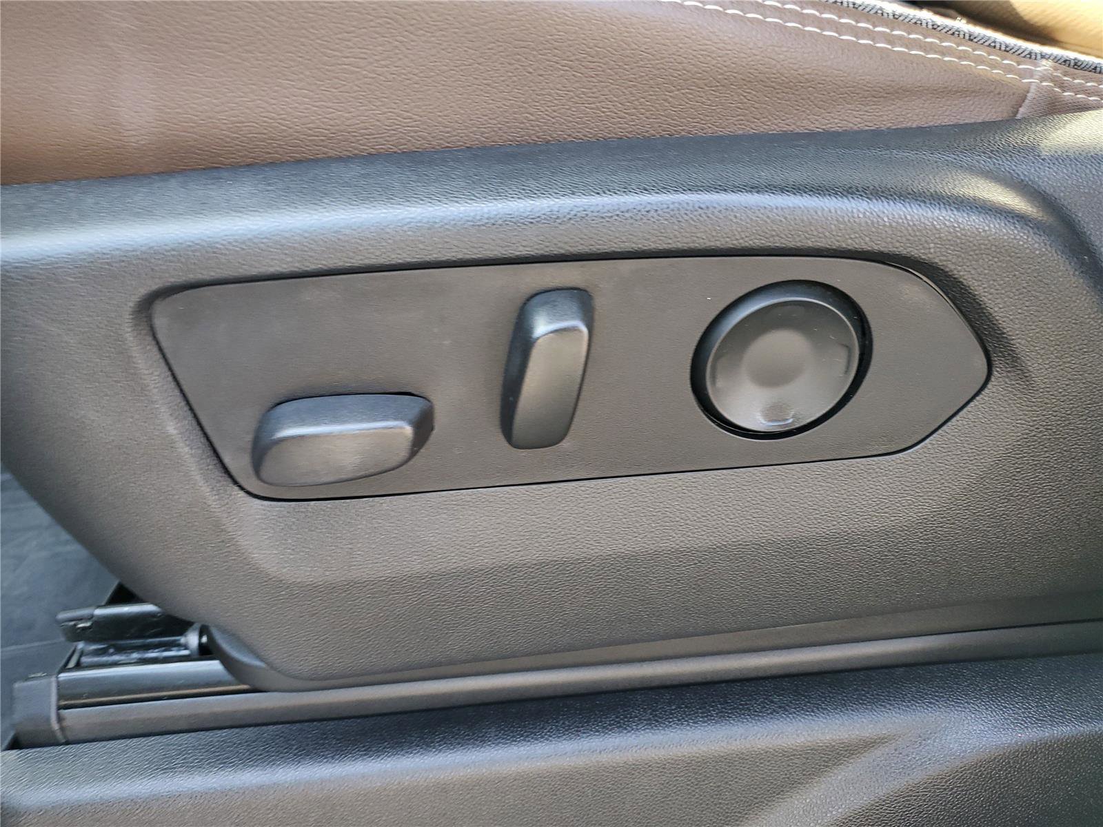 Used 2021 Chevrolet Tahoe High Country w/ Premium Package image 19