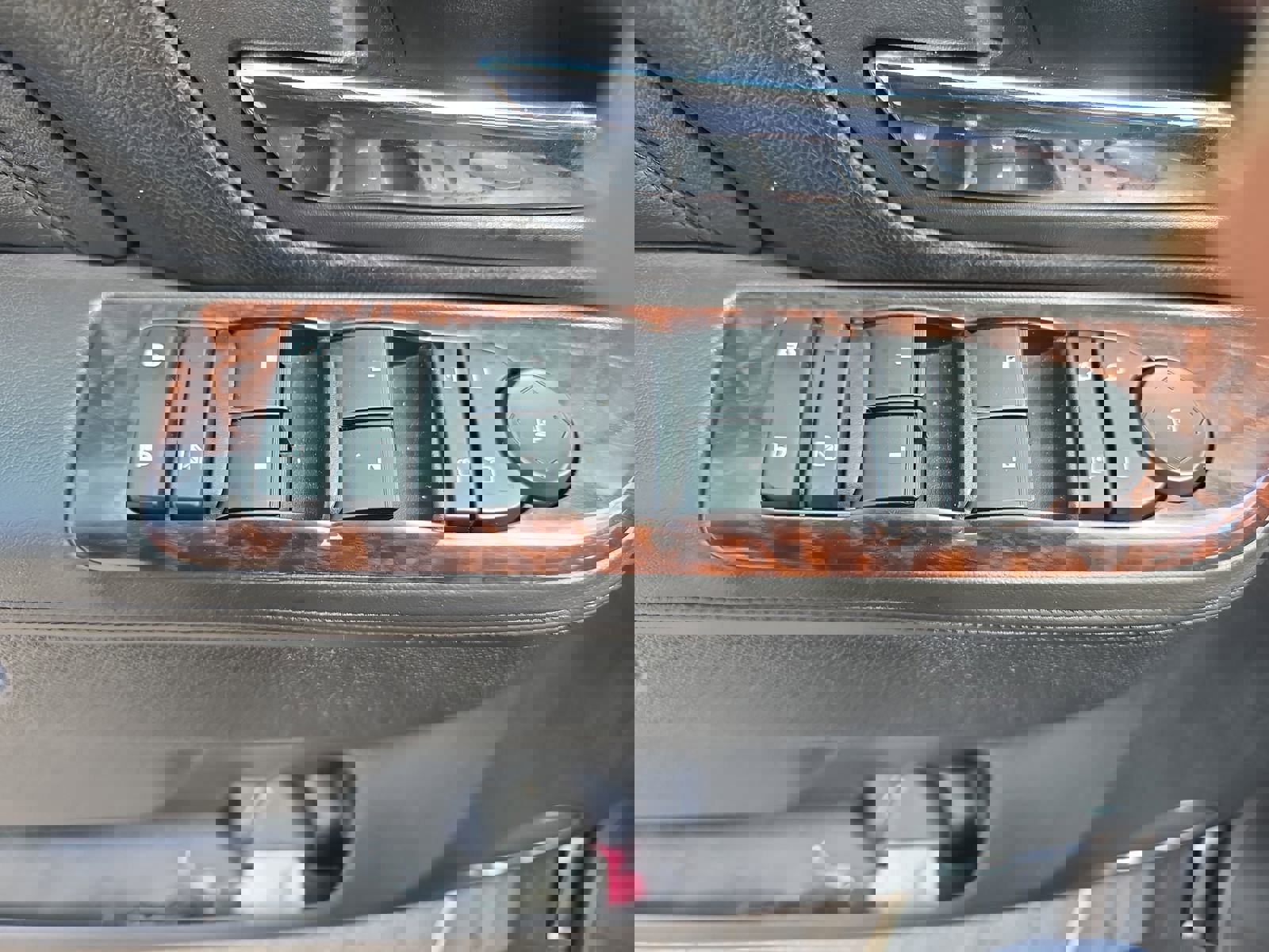 Used 2012 GMC Yukon XL Denali image 30