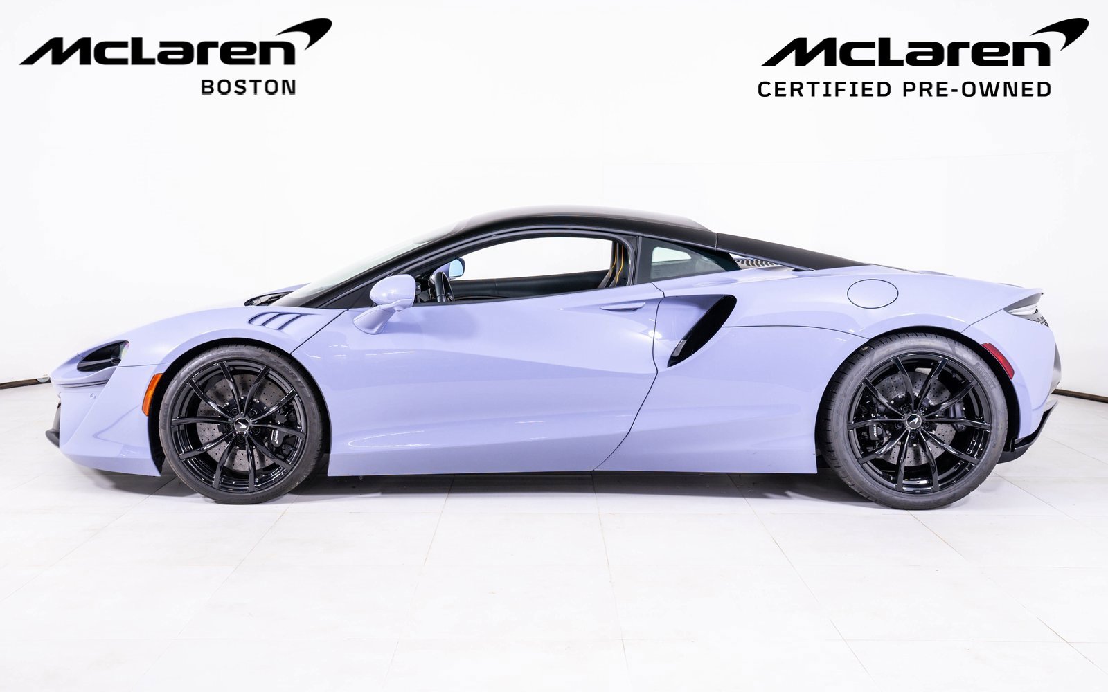 Used 2023 McLaren Artura image 2