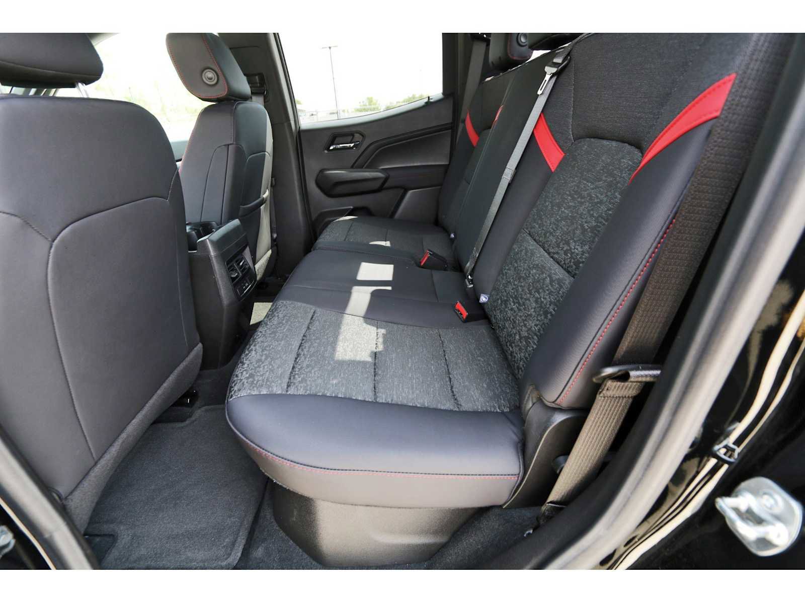 Used 2024 Chevrolet Colorado Z71 w/ Z71 Convenience Package 2 image 12