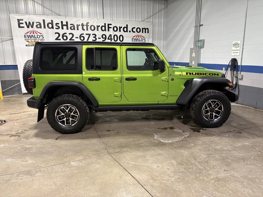 Used 2025 Jeep Wrangler Rubicon w/ Technology Group image 7