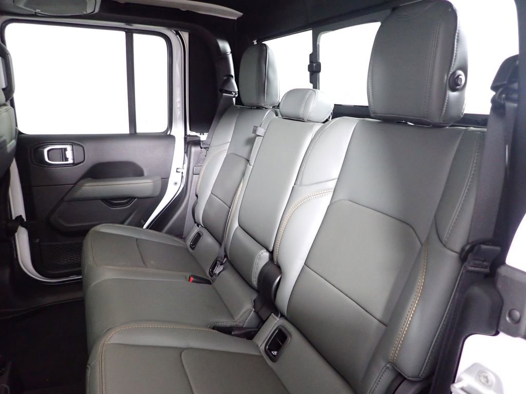 New 2026 Jeep Gladiator Mojave AWD/4WD image 39