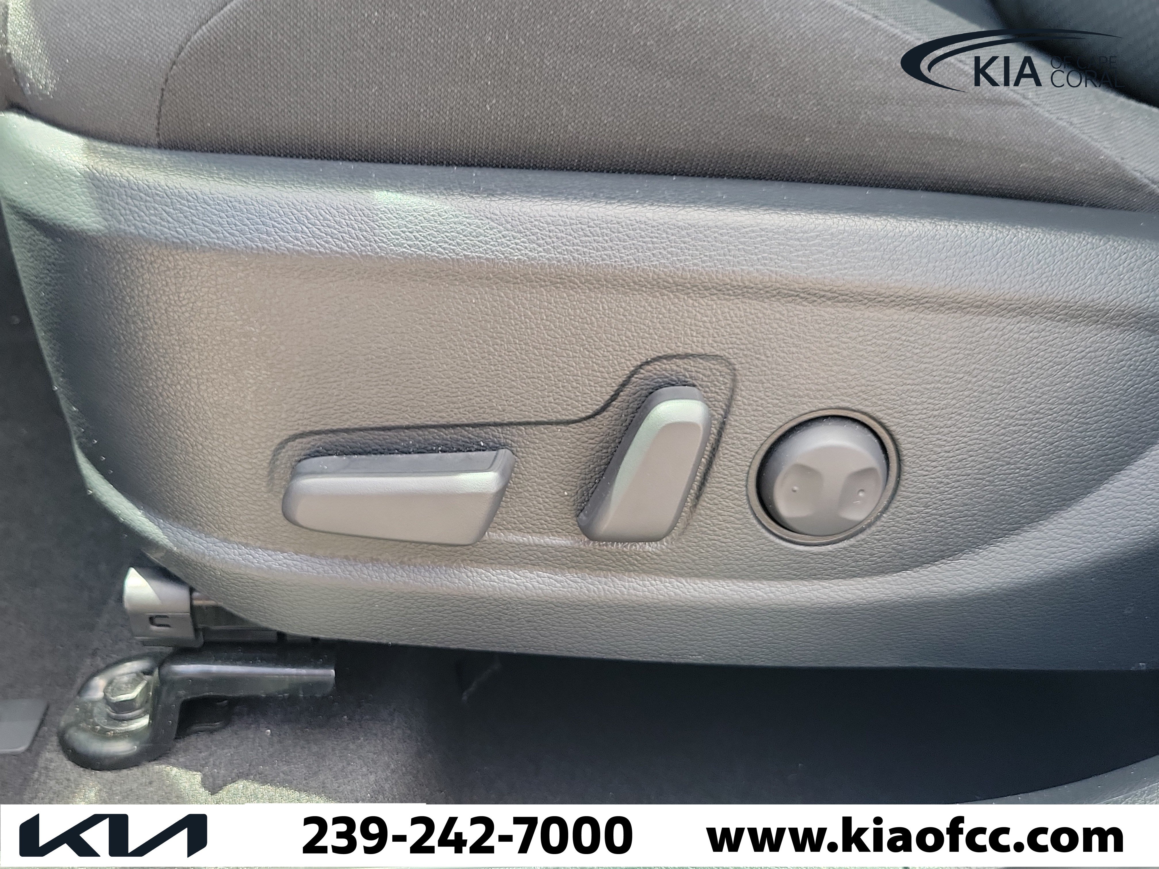 Certified 2025 Kia Soul S FWD image 22