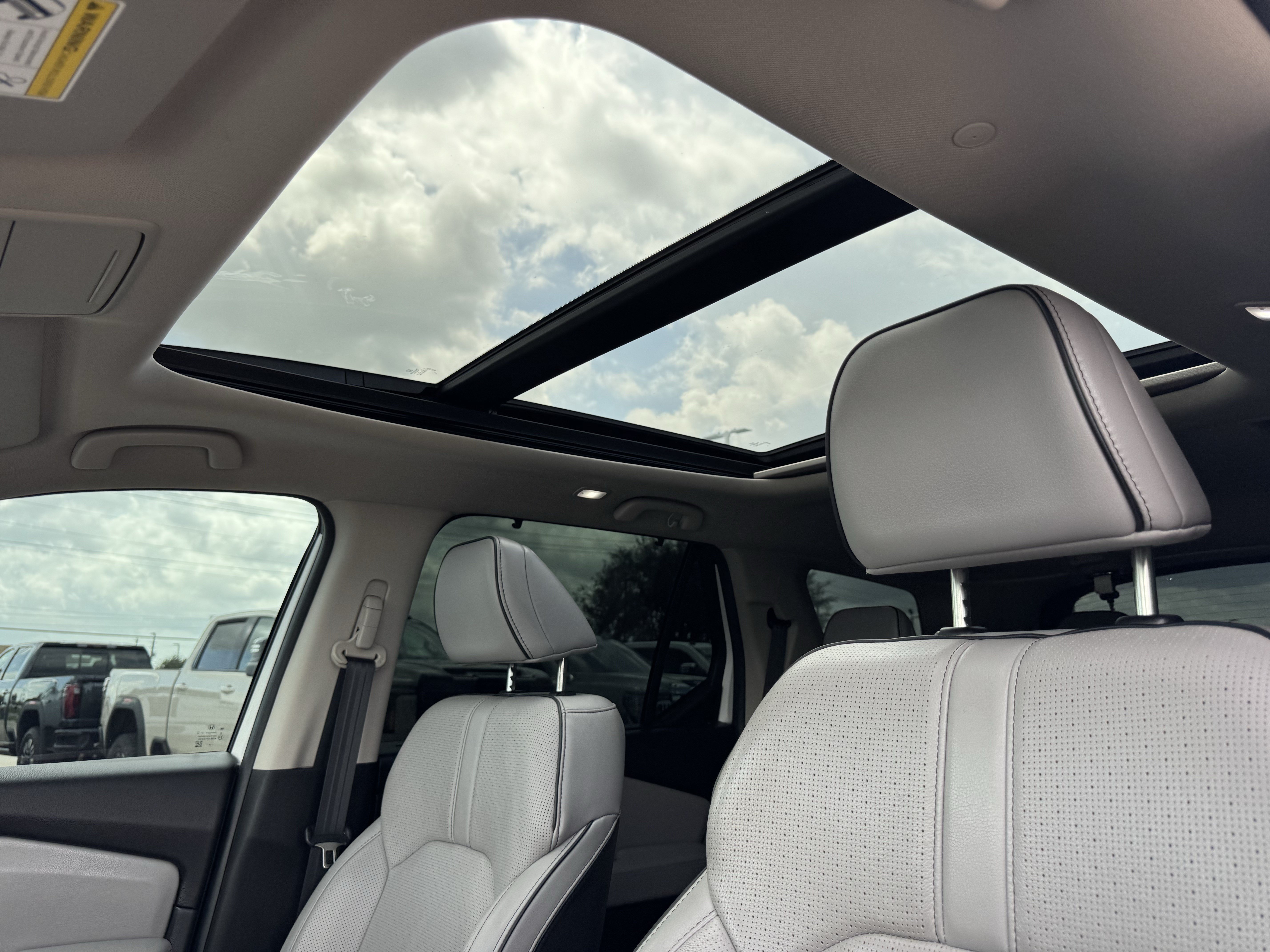 Used 2025 Honda Pilot Elite image 23