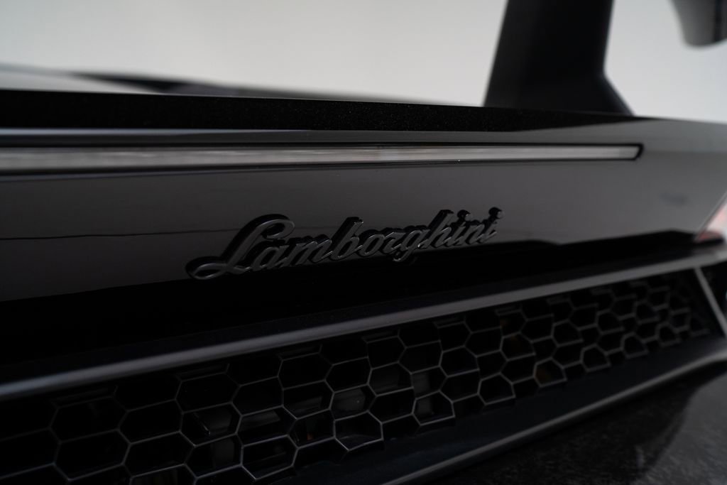 Used 2018 Lamborghini Huracan Performante AWD/4WD image 41