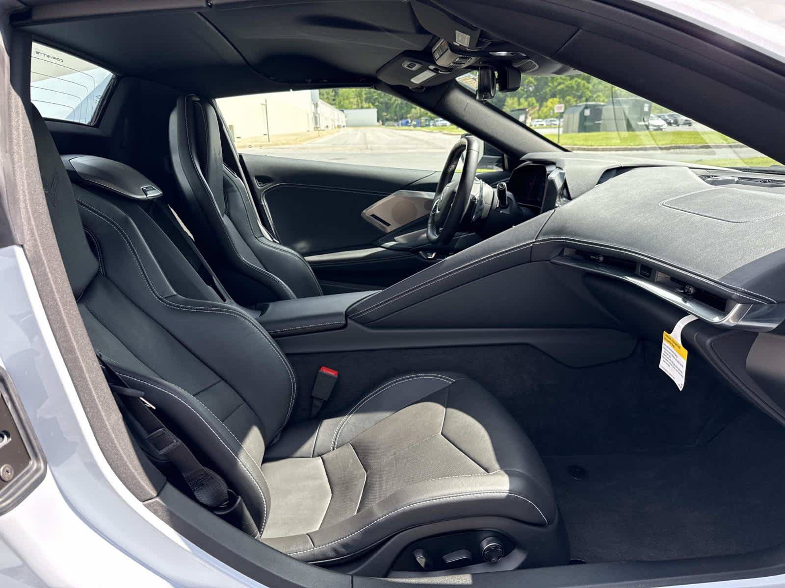 Used 2024 Chevrolet Corvette Stingray Preferred Conv w/ Z51 Performance Package RWD image 27