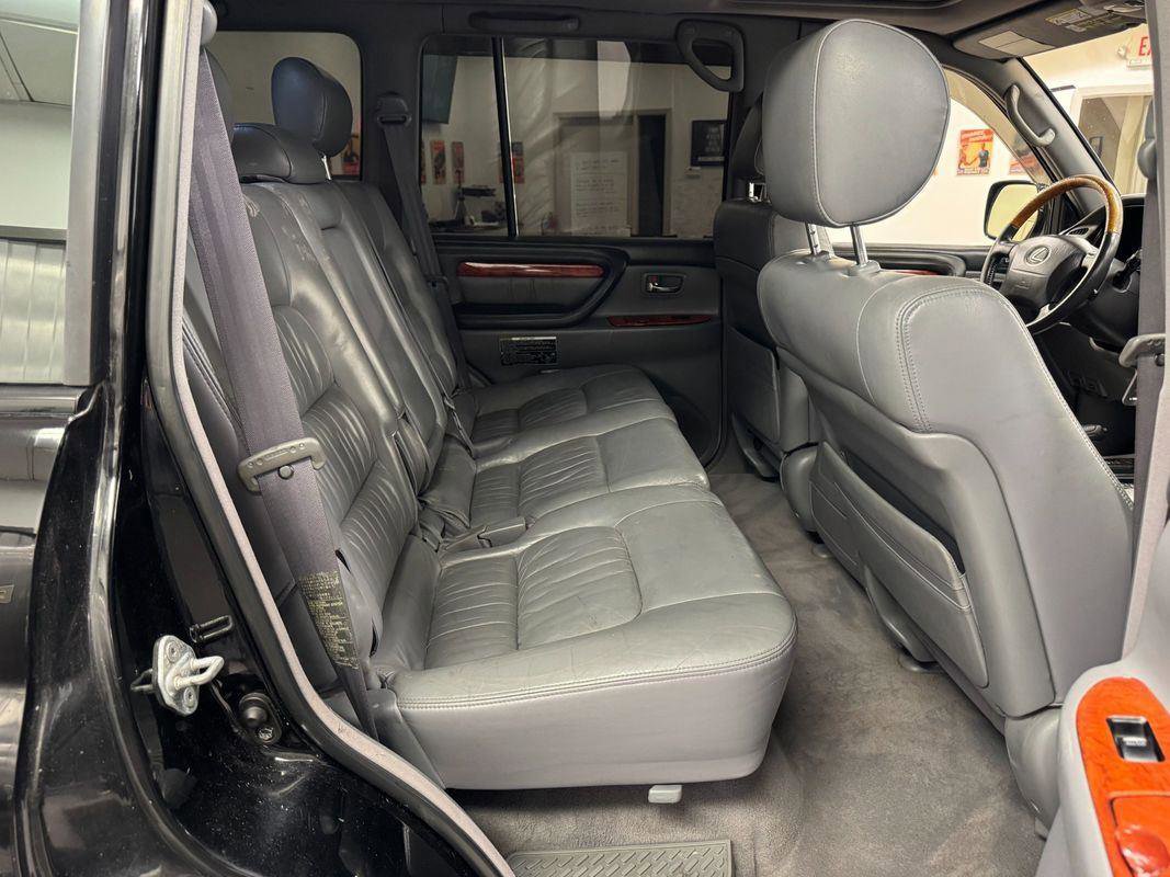 Used 2001 Lexus LX 470 4WD image 23