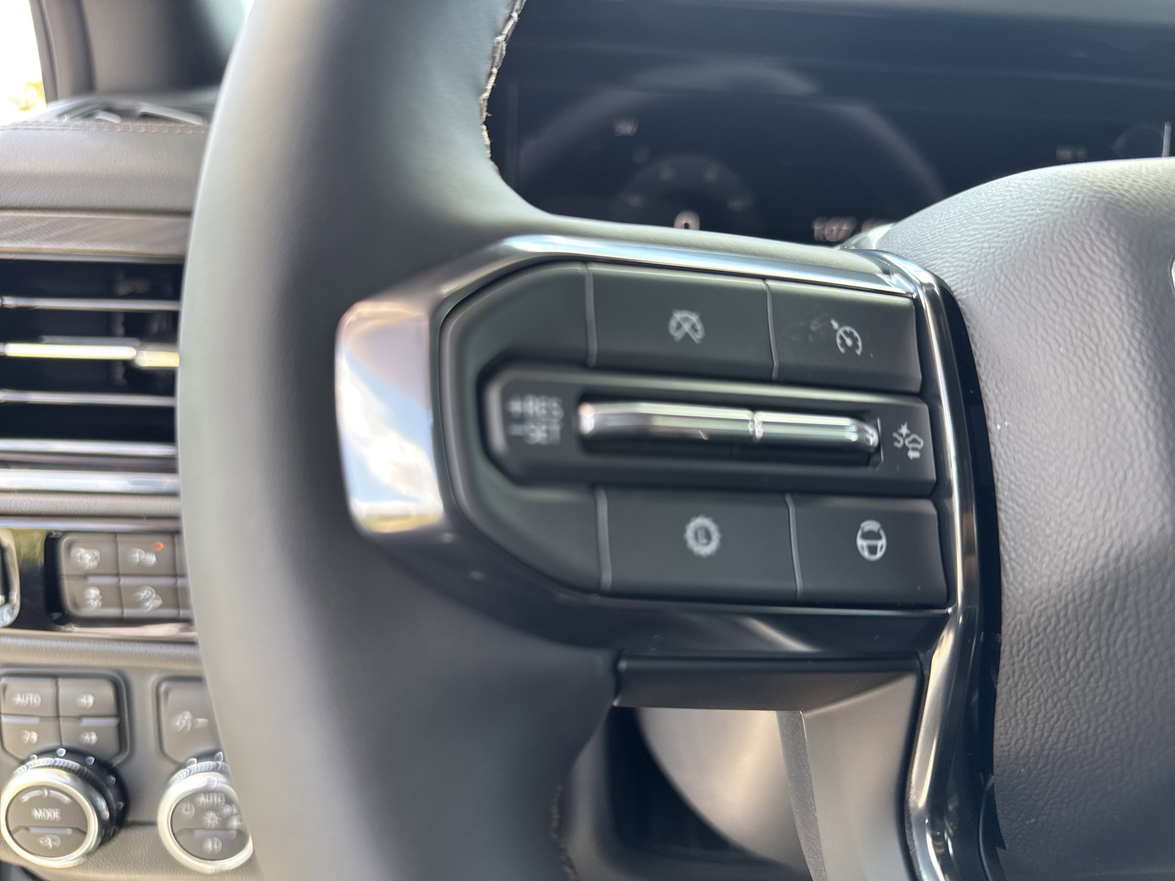 New 2026 GMC Yukon AT4 w/ AT4 Premium Plus Package image 19