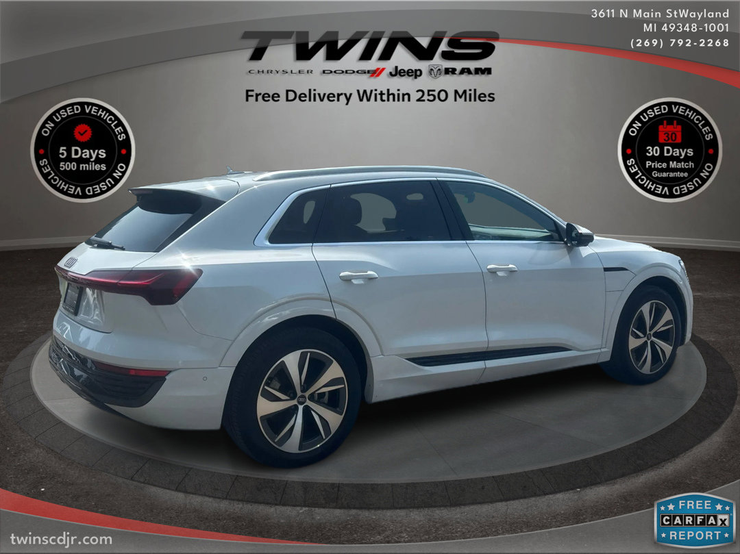 Used 2024 Audi Q8 e-tron Premium Plus w/ Premium Plus Package image 3