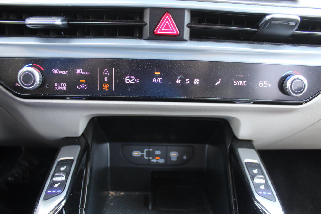 Certified 2024 Kia Sorento SX FWD image 47