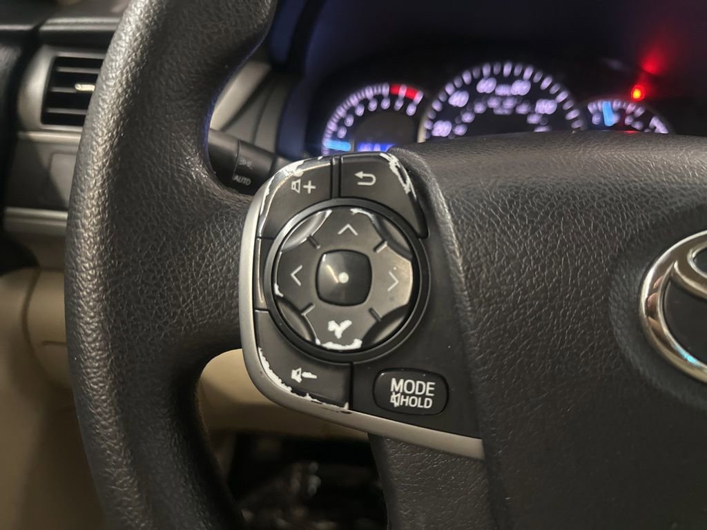 Used 2014 Toyota Camry LE image 21
